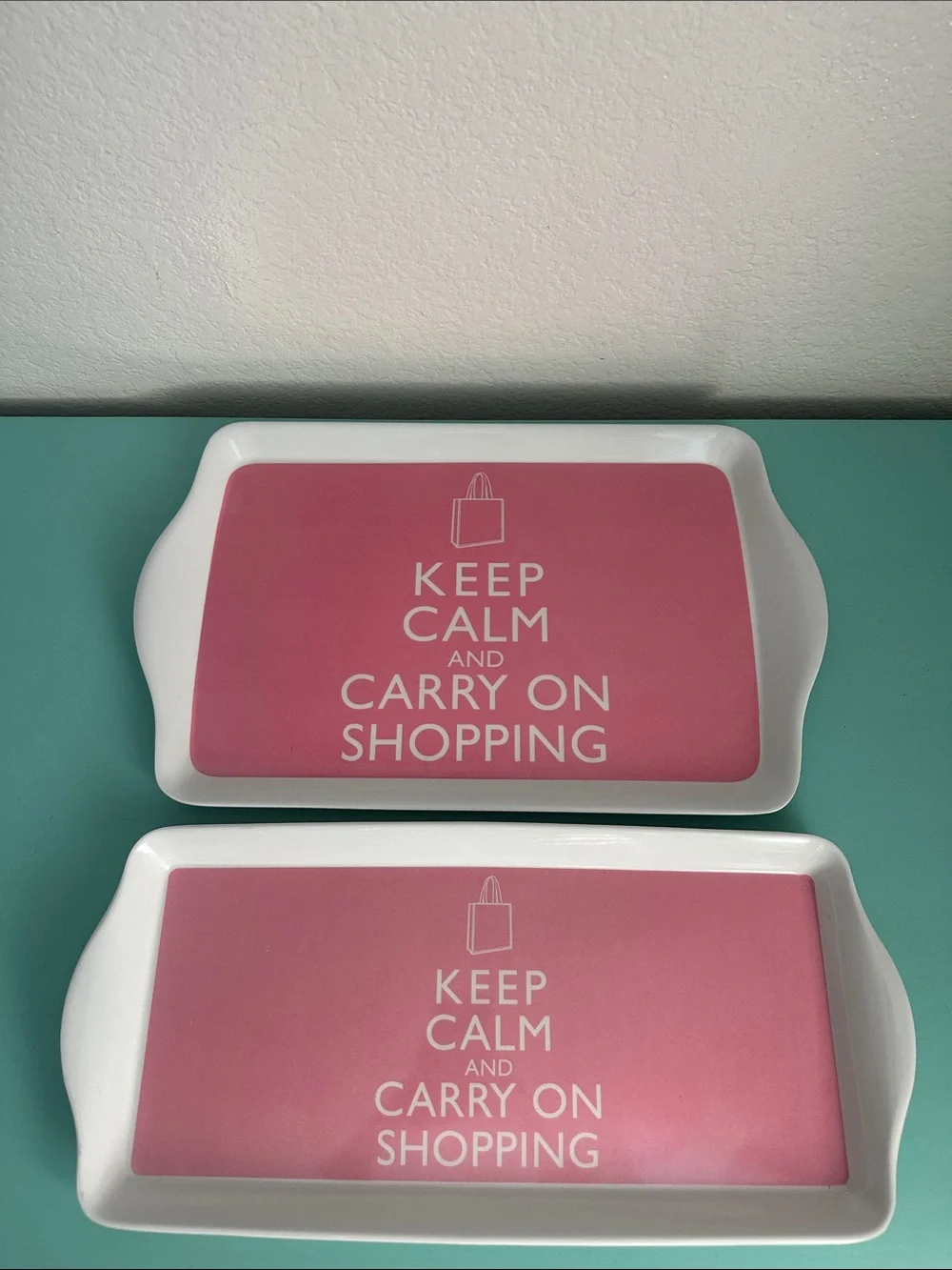 Home Essentials Set of 2 rectangular melamine serving trays ‘Keep Calm&Carry On’